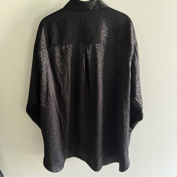 NWT Old Navy Black Textured Satin Leopard Print Button Down Shirt Size XL - Picture 5 of 9